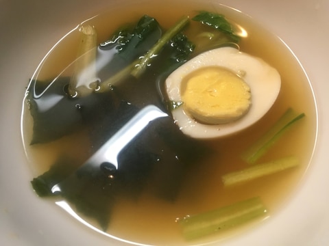 ゆで卵と小松菜の味噌汁